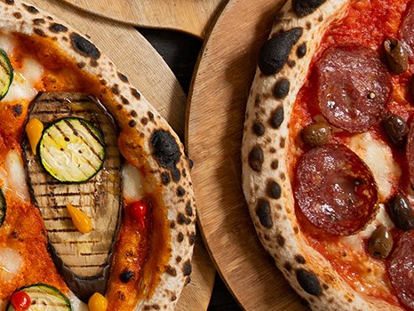 Napoli pizza with salami and olives